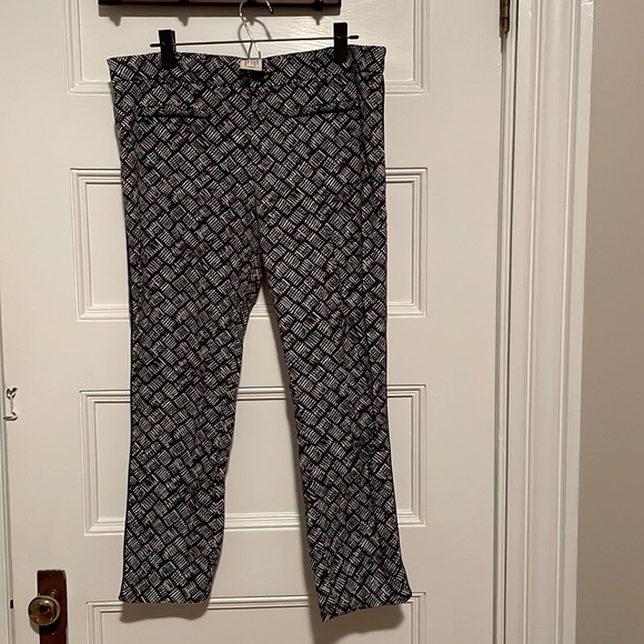 Anthropologie Patterned Cropped Pants - size 12 - Picture 2 of 6